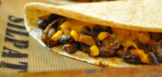 |Video| Quesadillas s fazolovou pastou a chedarrem!